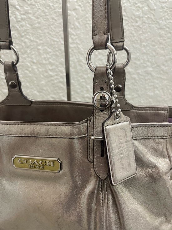 Coach Metallic Gold Leather Tote Bag | Large Shoulder Bag | Lilac Interior - Picture 8 of 15